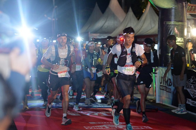 Seribuan pelari dari berbagai negara mengikuti ajang lari lintas alam Trail of The Kings (ToTK) di kawasan Danau Toba, Kabupaten Samosir.
