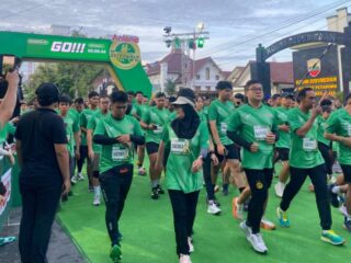 Hari Osteoporosis, Ribuan Warga Medan Jalan Sehat di Anlene OsteoWalk 10.000 Langkah