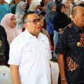 Bupati Langkat Syah Afandin (pakai batik) mendampingi Wamenaker RI Afriansyah Noor membuka secara resmi kegiatan Tailor Made Training (TMT) sektor perunggasan nasional di Jentera Malay, Rumah Dinas Bupati Langkat, Sabtu (18/10/2025). Foto: Dinas Kominfo Langkat