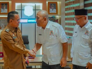 Wak Wali Kota Medan Zakiyuddin saat menerima kunjungan Pengurus Tani Merdeka Kota Medan di Balai Kota, Senin (20/10/2025). Foto: dokumen Dinas Kominfo Medan