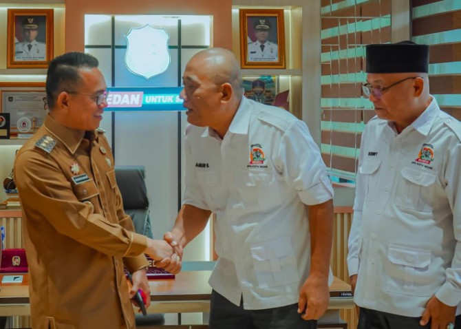 Wak Wali Kota Medan Zakiyuddin saat menerima kunjungan Pengurus Tani Merdeka Kota Medan di Balai Kota, Senin (20/10/2025). Foto: dokumen Dinas Kominfo Medan