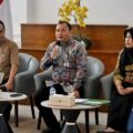 Kepala BKAD Sumut Timur Tumanggor saat memberikan keterangan terkait dana terendap Pemprovsu di Kantor Gubernur Sumut, Jalan P Diponegoro, Jumat (24/10/2025). Foto: Dokumen Dinas Kominfo Sumut