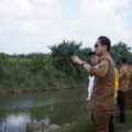 Wali Kota Medan Rico Waas memantau Floodway Sei Sikambing - Belawan. Foto: Dokumen Dinas Kominfo Medan