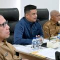 Gubernur Bobby Nasution saat memimpin rapat percepatan program 3 juta rumah. Foto: Dinas Kominfo Sumut