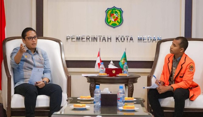 Wali Kota Medan Rico Waas saat menerima perwakilan BEM SI Kerakyatan di Kantor Wali Kota Medan, Jumat (31/10/2025). Foto: dokumen Kominfo Medan