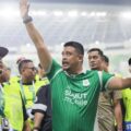 Gubernur Sumatera Utara Bobby Nasution meredam emosi suporter PSMS usai timnya kalah 0-2 dari Garudayaksa FC di Stadion Utama Sumut, Jumat (31/10/2025) malam. Foto: IST