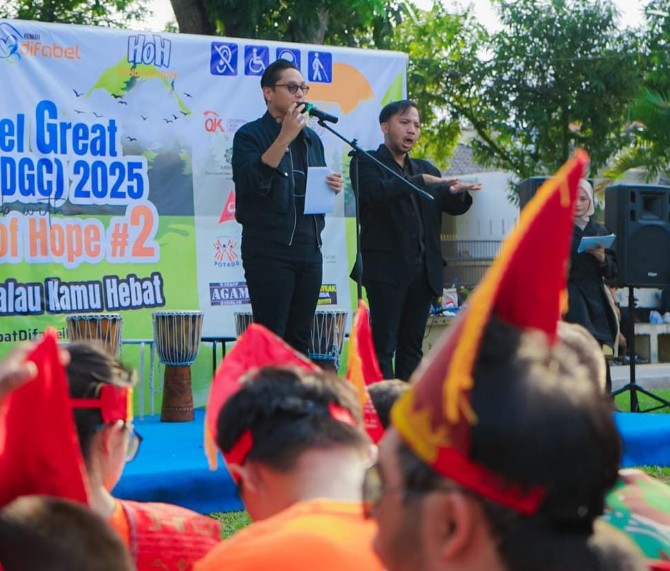 Wali Kota Medan Rico Waas saat menghadiri acara anak difabel di Kecamatan Helvetia, Sabtu (1/11/2025). Foto: Dokumen Dinas Kominfo Kota Medan