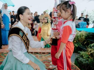 Kahiyang Ayu Ajak Siswa PAUD Amalkan Ikrar Kebiasaan Anak Indonesia Hebat