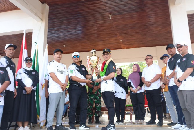Bupati Tapanuli Selatan (Tapsel) H. Gus Irawan Pasaribu resmi membuka Event Bupati Cup 2025 di Lapangan Sports Centre Sipirok, Minggu (2/11/2025).