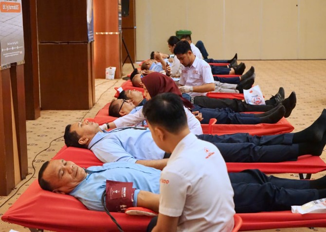 Bank Sumut menggelar kegiatan sosial donor darah bekerjasama dengan Palang Merah Indonesia (PMI) sebagai bagian dari rangkaian kegiatan peringatan HUT Bank Sumut ke-64 yang bertepatan dengan 4 November 2025. Foto: IST