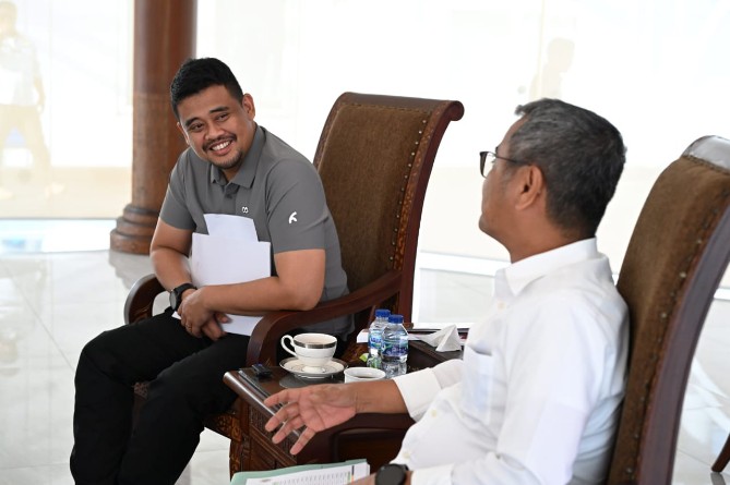 Gubernur Sumatera Utara Bobby Afif Nasution saat menerima Bupati Nias di Kantor Gubernur Sumut, Selasa (4/11/2025). Foto: Dokumen Dinas Kominfo Sumut