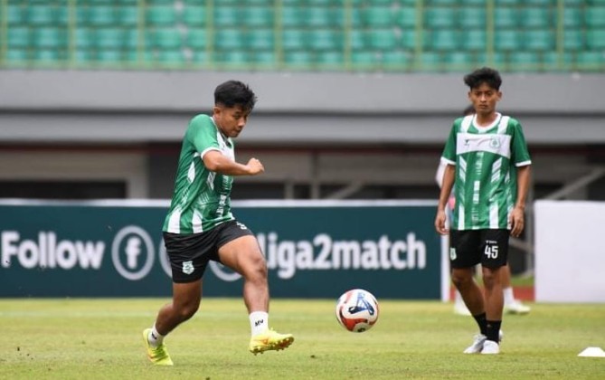 Pemain PSMS Medan melakukan latihan persiapan menghadapi Bekasi City di Stadion Patriot, Minggu (9/11/2025). Foto: IST