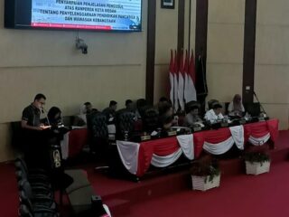 Afif Abdillah saat membacakan pendapatnya terkait ranperda Penyelenggaraan Pendidikan Pancasila dan Wawasan Kebangsaan dalam sidang paripurna DPRD Medan, Senin (10/11/2025)