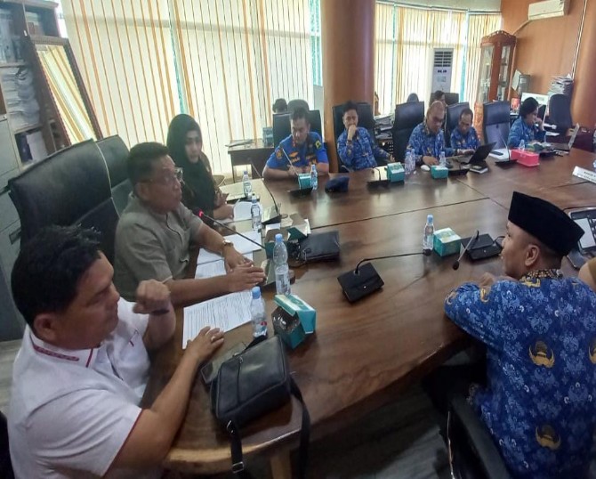 Pembahasan akhir ranperda P2K di Ruang Komisi 4 DPRD Medan, Senin (10/11/2025). Foto: IST