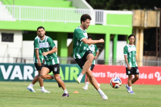 Pemain PSMS Medan sedang melakukan latihan menghadapi Persekat Tegal