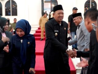 Bupati Langkat Syah Afandin saat menghadiri Sidang Paripurna DPRD Langkat. Foto: dokumen Dinas Kominfo Langkat