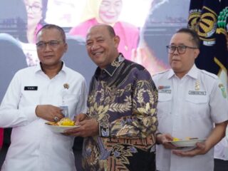 Bupati Langkat Syah Afandin Terima Penghargaan Mitra Kerja pada Hari Bhakti Kementerian Imigrasi dan Kemasyarakatan