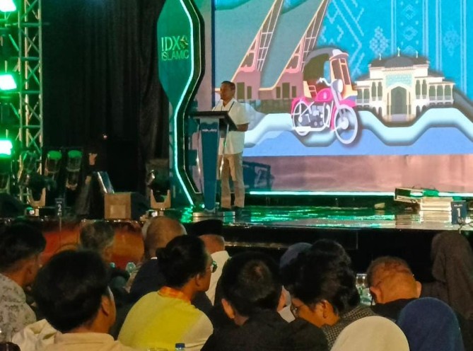 Kepala OJK Sumut saat memberi sambutan terkait pinjaman online dan investasi bodong di sela sela acara Main Story di Hotel JW Marriot, Jumat (21/11/2025). Foto: Reza Sahab/kaldera.id