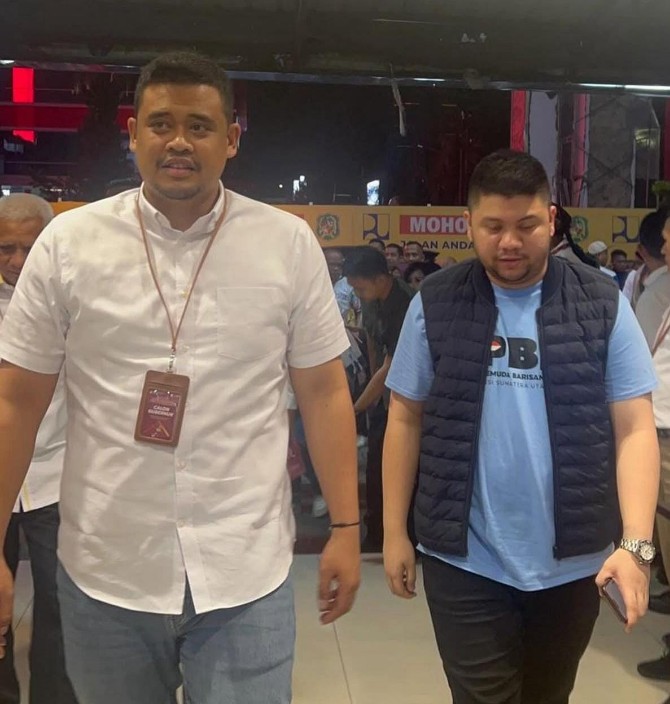 Dafasya Sinik (baju biru) bersama Gubernur Sumut Bobby Nasution dalam sebuah kesempatan. Foto: Reza Sahab/kaldera.id