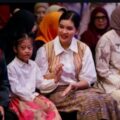 Ketua TP PKK Sumut Kahiyang Ayu bersama istri Wakil Gubernur Sumut dan Pj Sekda menyaksikan Sumut Fashion Beauty 2025 yang digelar selama dua hari di Museum Negeri Sumatera Utara, Jalan HM Joni, Kecamatan Medan Kota, Sabtu (22/11/2025). Foto: Reza Sahab/kaldera.id