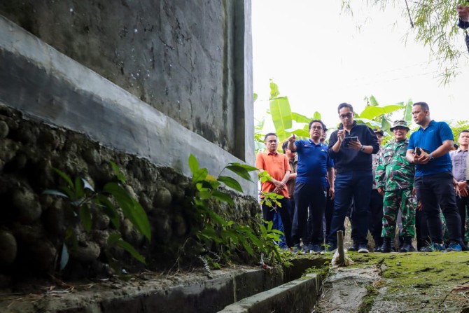Wali Kota Medan Rico Waas saat melakukan kegiatan sapa lingkungan di kawasan Medan Tuntungan, Sabtu (22/11/2025). Foto: dokumen Dinas Kominfo Medan
