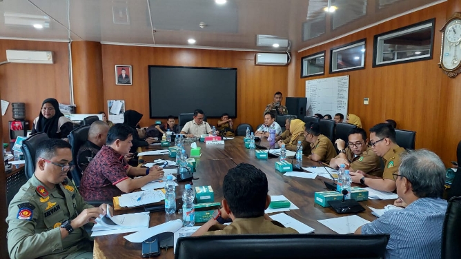 Suasana RDP Komisi 4 dengan pihak Kelurahan, Kecamatan dan OPD terkait. Foto: IST