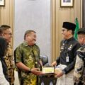Wali Kota Medan, Rico Tri Putra Bayu Waas, bertemu dengan Forum Silaturahmi Masyarakat Pemerhati dan Peduli Kota Medan di Rumah Dinas Wali Kota, Selasa (25/11/2025). Foto: dokumen Dinas Kominfo Medan