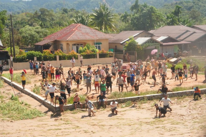 Pemerintah Provinsi Sumatera Utara (Sumut) mempercepat penyaluran bantuan bagi warga terdampak banjir dan longsor di Tapanuli Tengah (Tapteng) dan Sibolga, terutama di wilayah yang hingga kini masih terisolir.