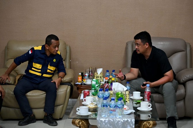 Gubernur Sumut Bobby Nasution bersama Menteri ESDM, Bahlil Lahadalia. Foto: Dinas Kominfo Sumut