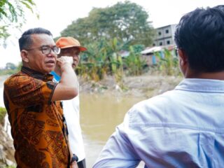 Tinjau Tanggul Sungai Deli yang Tergerus, Wakil Wali Kota Medan Minta Pembangunan Bronjong Dipercepat
