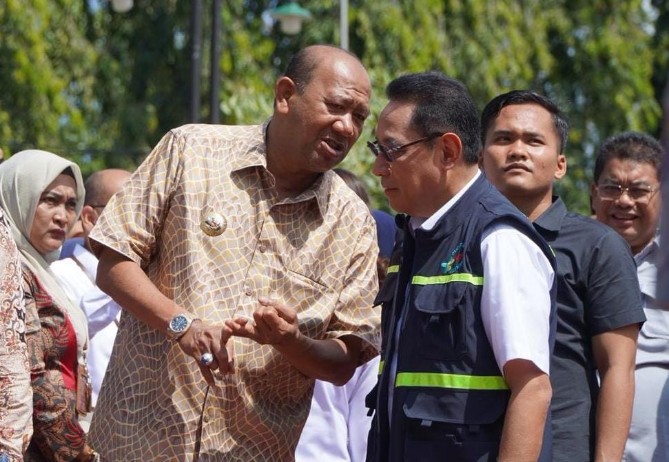 Bupati Langkat Syah Afandin bersama Wakil Menteri Kesehatan RI. Foto; dokumen Dinas Kominfo Langkat