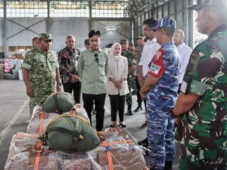 Wapres Gibran Tinjau Gudang Logistik di Lanud Soewondo, Pastikan Distribusi Bantuan Bencana Berjalan Cepat