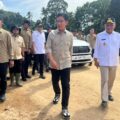 Wakil Presiden RI Gibran Rakabuming Raka bersama Wakil Gubernur Sumut Surya meninjau lokasi banjir di Tapanuli Selatan, Kamis (4/12/2025). Foto ; Dinas Kominfo Sumut