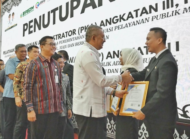 Pj Sekdaprov Sumut Sulaiman Harahap menutup pelatihan. Foto; Dokumen Dinas Kominfo Sumut