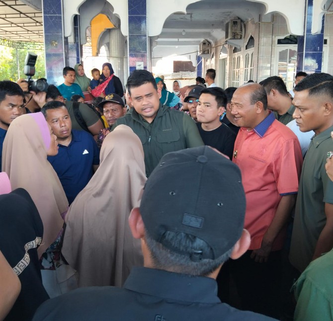 Gubernur Sumut Bobby Nasution saat bertemu warga Kecamatan Padang Tualang, Langkat. Foto: Reza Sahab/kaldera.id