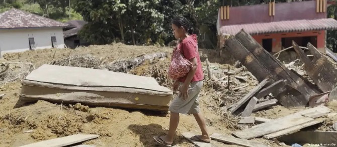 Presiden Prabowo Subianto menyetujui pengalokasian anggaran Rp60 juta per rumah untuk membantu warga yang terdampak bencana longsor dan banjir bandang di Aceh, Sumatra Utara (Sumut), dan Sumatra Barat (Sumbar).