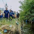 Wali Kota Medan Rico Waas meninjau Sungai Batuan yang mengalami penyempitan. Penyempitan ini menjadi penyebab banjir di kawasan Medan Amplas. Foto; dokumen Dinas Kominfo Medan