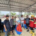 Yayasan Konservasi Pesisir Indonesia (Yakopi) mendirikan dapur umum di Desa Alue Sentang, Kecamatan Manyak Payed, sebagai langkah cepat membantu warga yang terdampak banjir di Aceh.