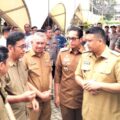 Gubernur Sumut Bobby Afif Nasution bersama Wali Kota Medan Rico Waas di sela sela pembongkaran bangunan di Jalan Imam Bonjol, Senin (15/12/2025). Foto; Reza Sahab/kaldera.id