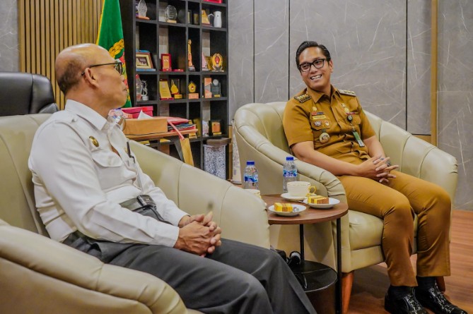 Wali Kota Medan Rico Waas saat menerima kunjungan Kepala Bapas Kelas 1 Medan di Balai Kota, Selasa (16/12/2025). Foto; dokumen Dinas Kominfo Medan