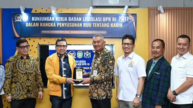 Pj Sekda Sumut Sulaiman Harahap saat menerima kunjungan Anggota Baleg DPR RI. Foto; IST