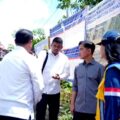 Gubernur Sumut Bobby Nasution bersama Wakil Presiden Gibran Rakabuming Raka meninjau Jembatan Gantung Sungai Gomo di Nias Selatan. Foto; dokumen Dinas Kominfo Sumut
