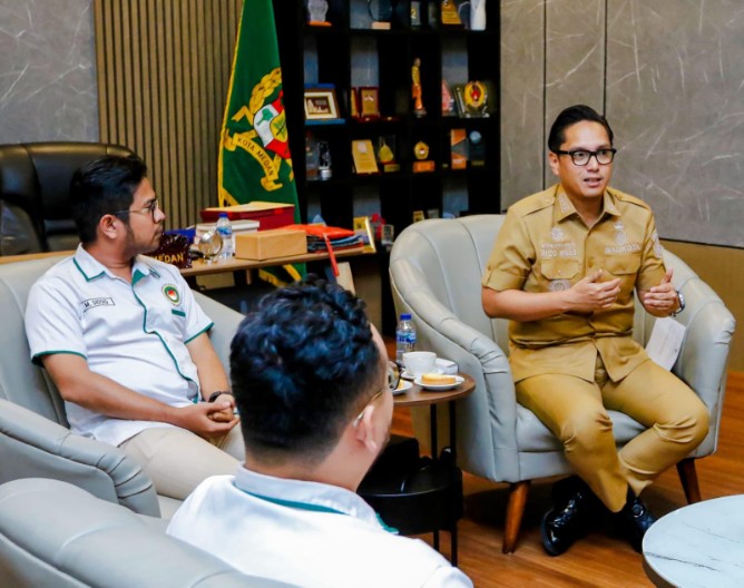Wali Kota Medan Rico Waas saat menerima kunjungan Pengurusu APPSI Kota Medan di Rumah Dinas Wali Kota Medan, Selasa (23/12/2025). Foto; dokumen Dinas Kominfo Medan
