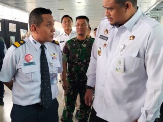 Pastikan Kesiapan Transportasi Nataru, Gubernur Sumut Pantau Bandara Kualanamu dan Stasiun Medan