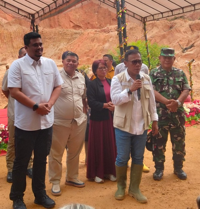 Gubernur Sumut Bobby Afif Nasution saat menghadiri Natal Oikumene Kecamatan Tukka, Kabupaten Simalungun, Jumat (26/12/2025). Foto; Reza Sahab/kaldera.id