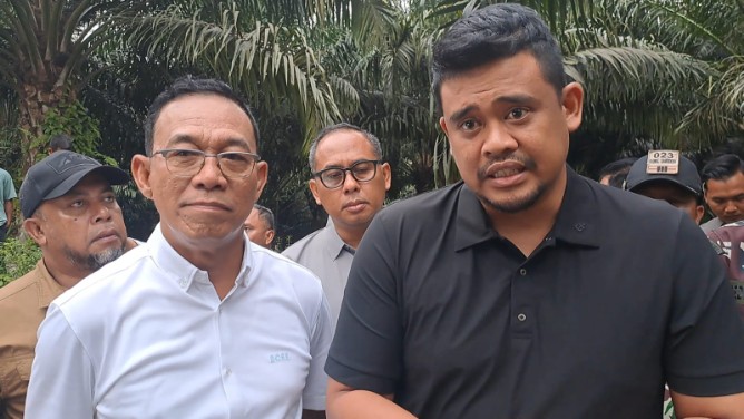 Gubernur Sumut Bobby Afif Nasution (baju hitam) bersama Bupati Tapanuli Selatan, Gus Irawan Pasaribu (baju putih). Foto; Reza Sahab/kaldera.id