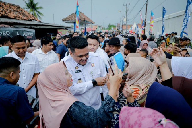 Gubernur Sumut Bobby Afif Nasution saat menghadiri pemberian penghargaan terkait swasembada pangan dari Presiden Prabowo Subianto