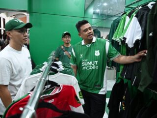 Gubernur Sumut : Bentuk Kecintaan Terhadap PSMS dengan Mengenakan Jersey dan Merchandise Original
