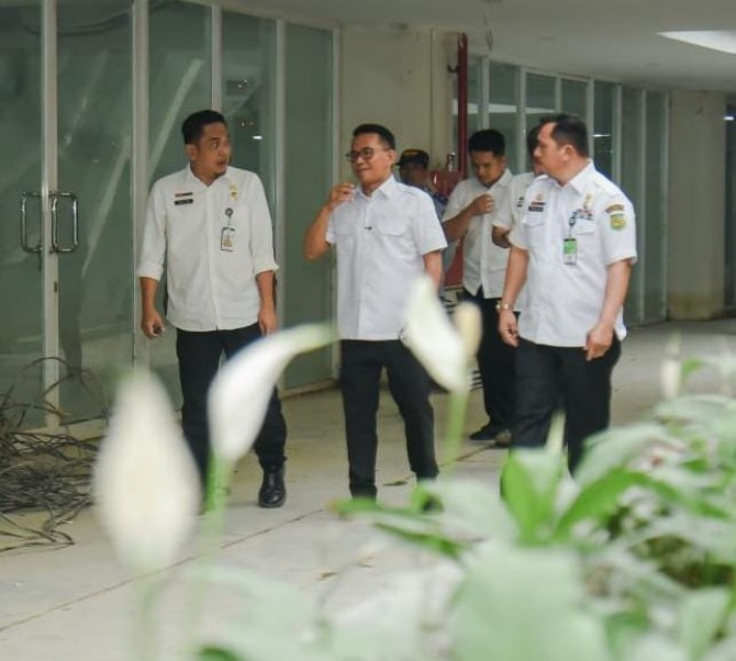 Wakil Wali Kota Medan Zakiyuddin saat meninjau Lapangan Merdeka, Medan
