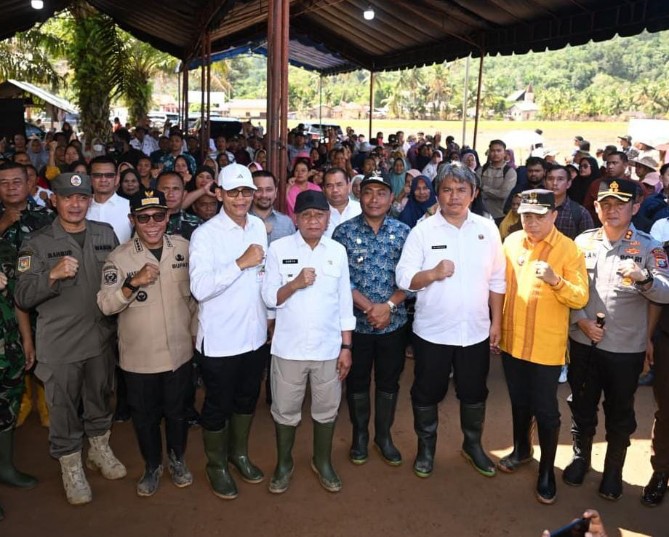 Wakil Gubernur Sumut Surya memimpin Groundbreaking Rehabilitasi Sawah di Tapanuli Tengah, Sumut, Kamis (15/1/2026). Foto; dokumen Dinas Kominfo Sumut